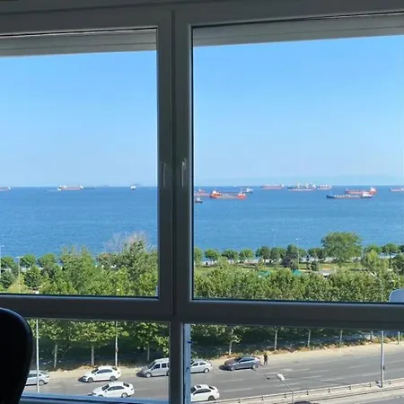 3-bedroom Full Sea View At Bakirkoy Beach アパート